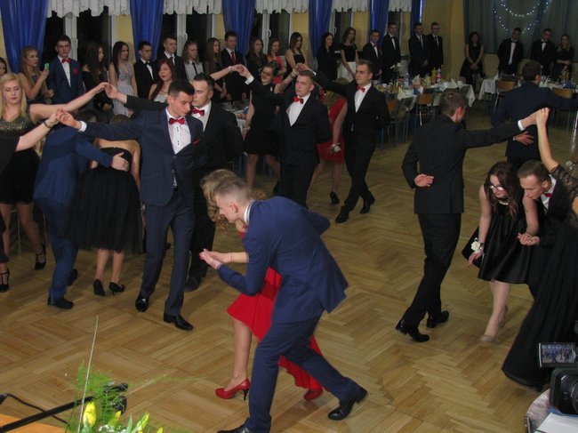 Studniówka z sukcesem w tle - zdjęcia