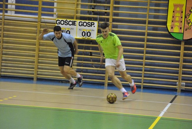 Zadecyduje ostatni mecz ? zdjęcia