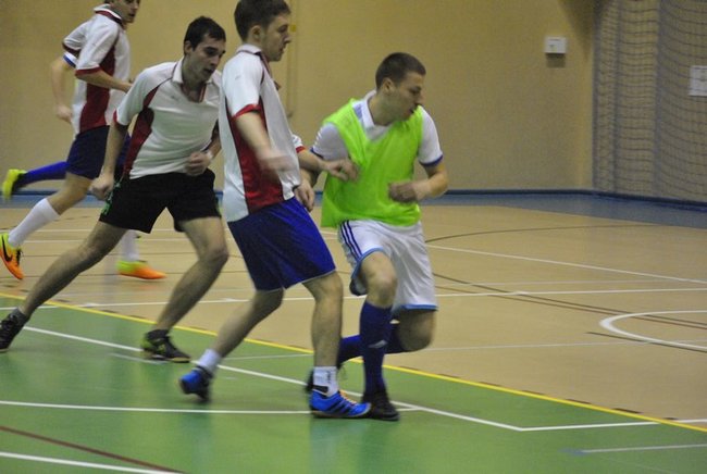 Zadecyduje ostatni mecz ? zdjęcia