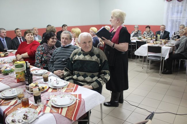Wyrwały seniorów z domu - zdjęcia