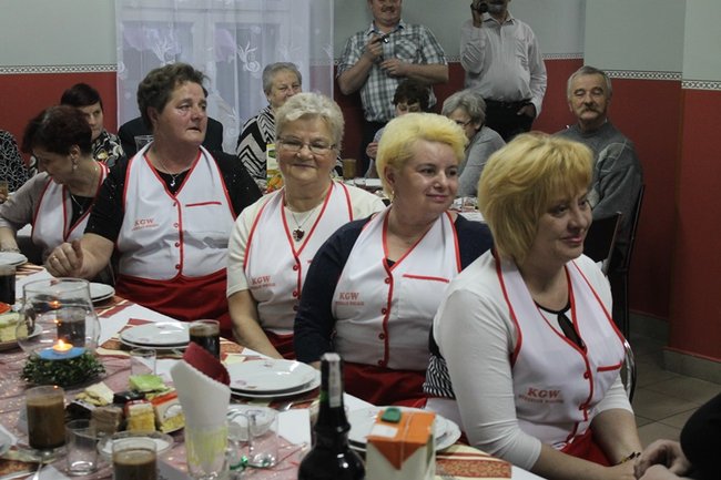 Wyrwały seniorów z domu - zdjęcia