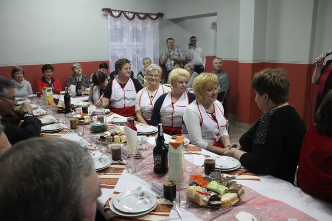 Wyrwały seniorów z domu - zdjęcia