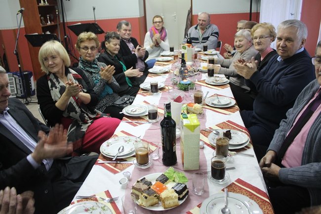 Wyrwały seniorów z domu - zdjęcia
