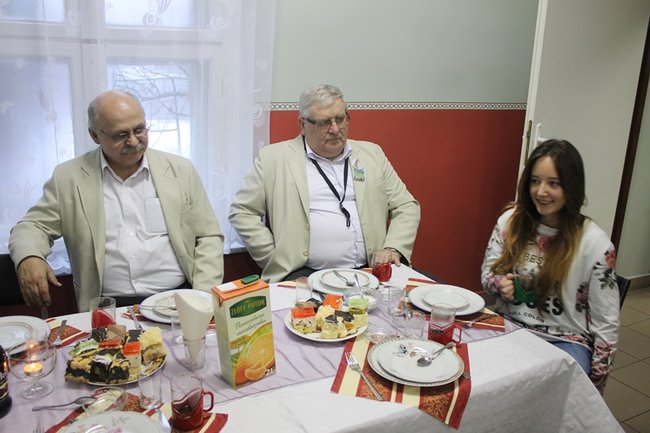 Wyrwały seniorów z domu - zdjęcia