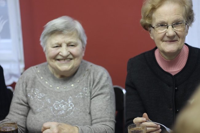 Wyrwały seniorów z domu - zdjęcia
