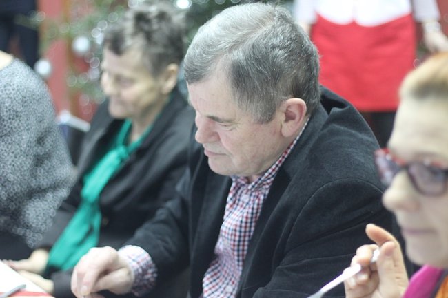 Wyrwały seniorów z domu - zdjęcia