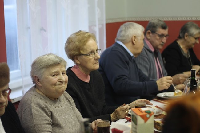 Wyrwały seniorów z domu - zdjęcia
