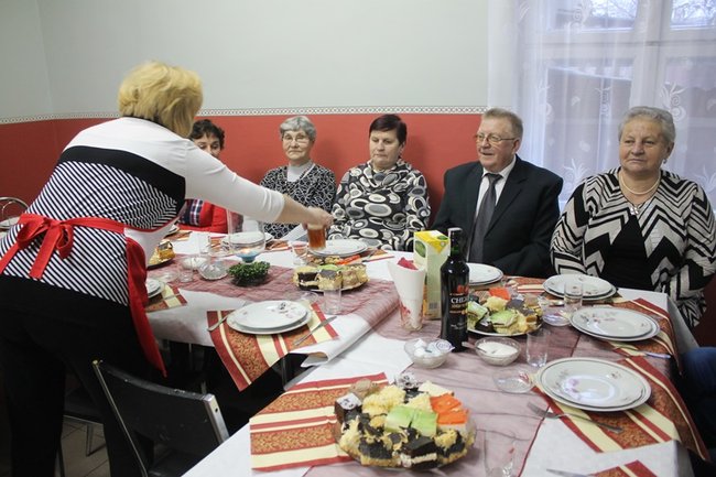 Wyrwały seniorów z domu - zdjęcia