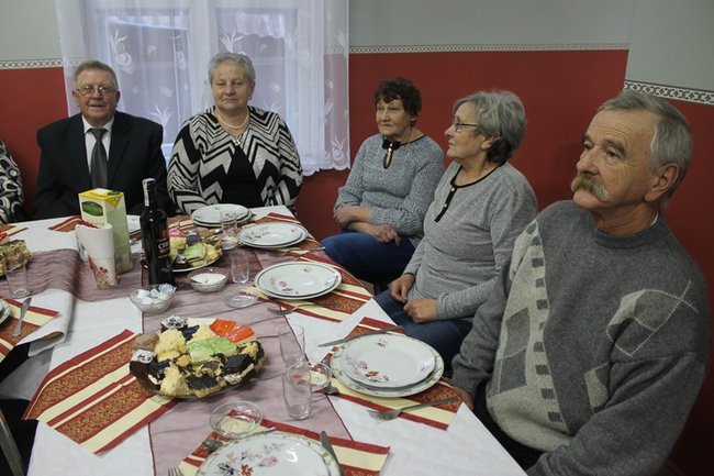 Wyrwały seniorów z domu - zdjęcia