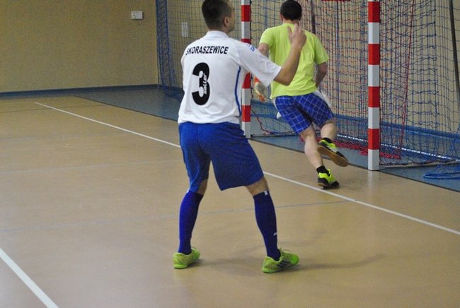 Biegali za piłką jak do pożaru ? zdjęcia