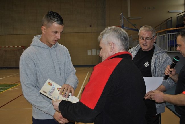 Biegali za piłką jak do pożaru ? zdjęcia