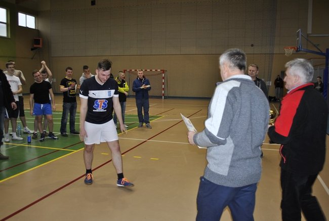 Biegali za piłką jak do pożaru ? zdjęcia