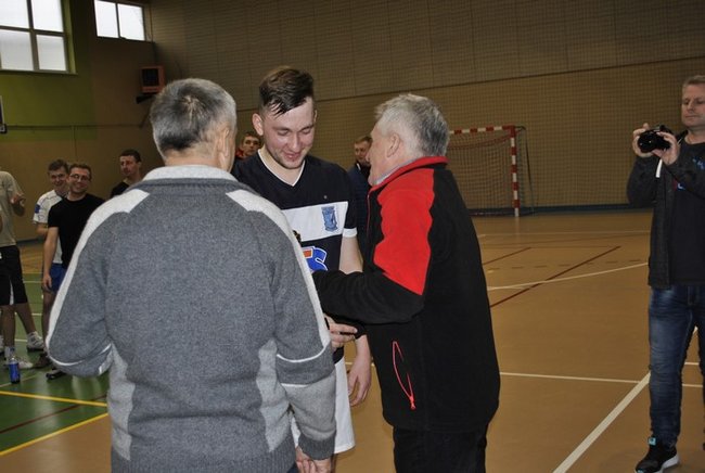 Biegali za piłką jak do pożaru ? zdjęcia