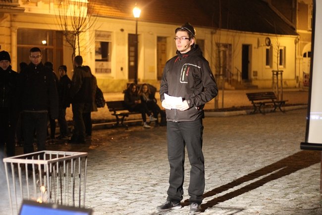 Książki płonęły na rynku - zdjęcia