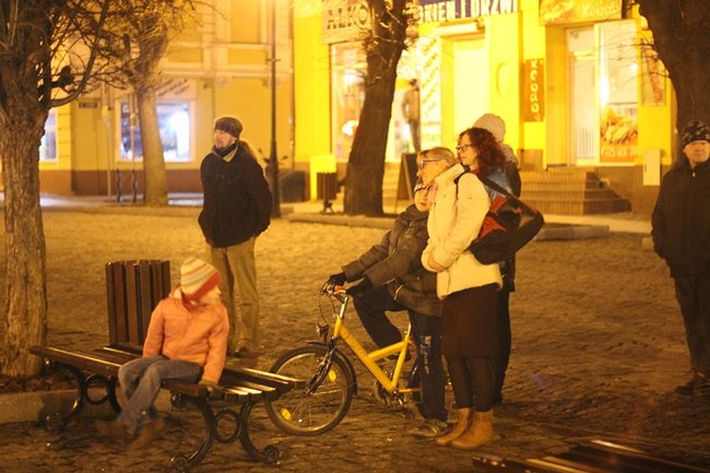 Książki płonęły na rynku - zdjęcia