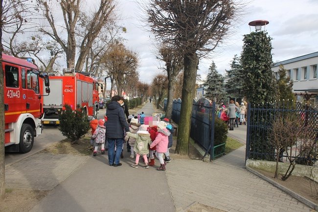 Ewakuowano przedszkole - zdjęcia