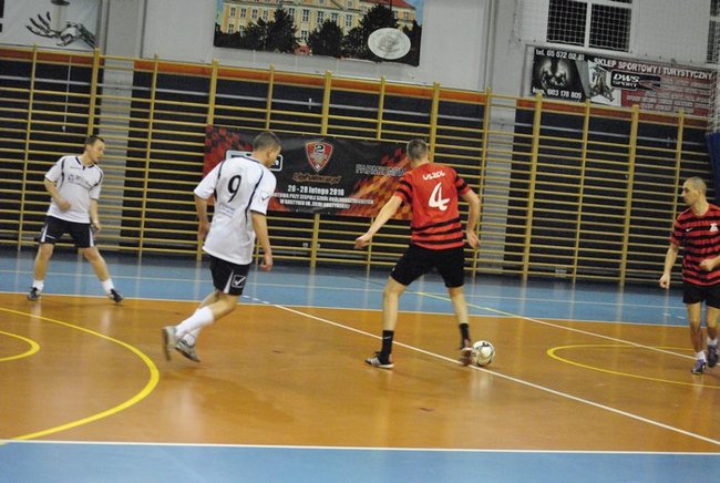 Liderzy odskoczyli