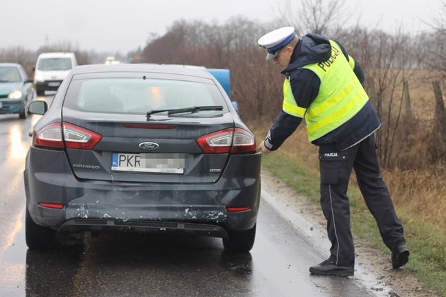 Wcześniej wyprzedzał ciągnik - zdjęcia