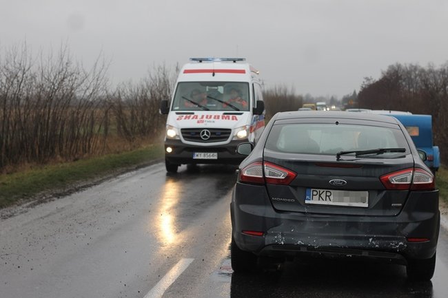 Wcześniej wyprzedzał ciągnik - zdjęcia