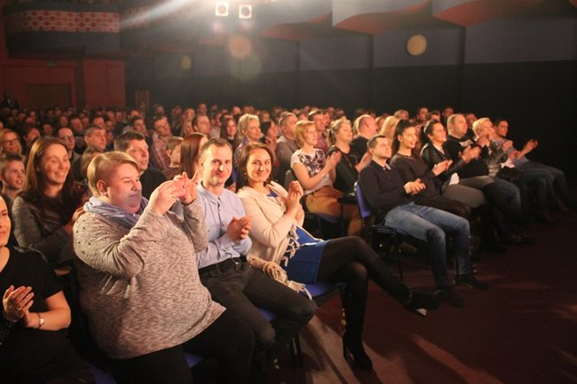 Sala pękała ze śmiechu - zdjęcia