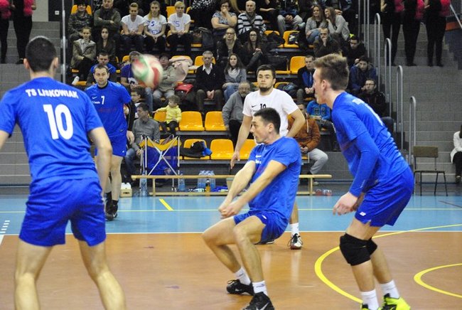 Lider rozbity w Gostyniu ? zdjęcia