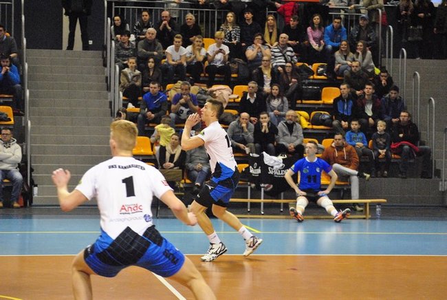 Lider rozbity w Gostyniu ? zdjęcia
