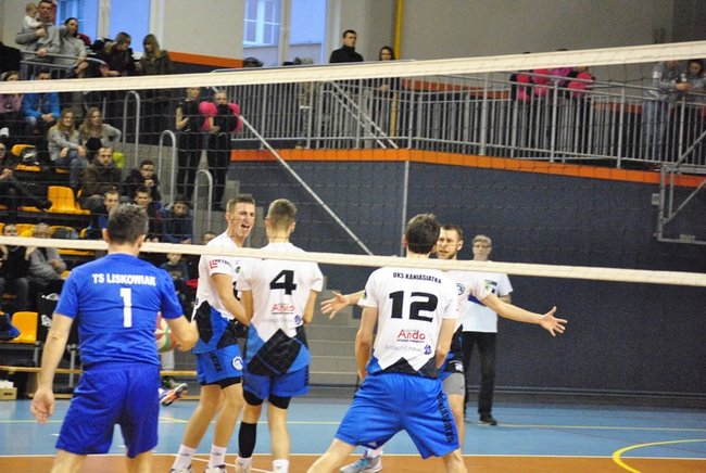 Lider rozbity w Gostyniu ? zdjęcia