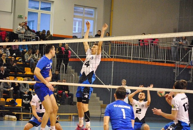 Lider rozbity w Gostyniu ? zdjęcia