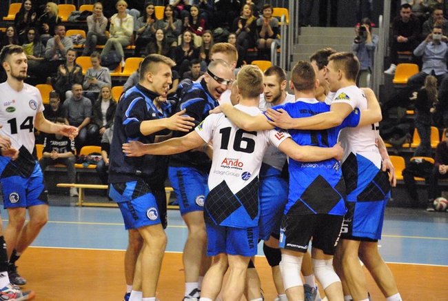 Lider rozbity w Gostyniu ? zdjęcia