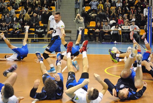 Lider rozbity w Gostyniu ? zdjęcia