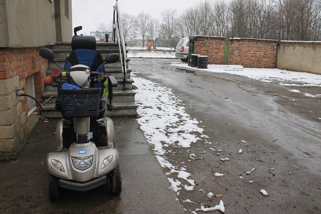 Wystarczyłby mu zwykły chodnik - zdjęcia