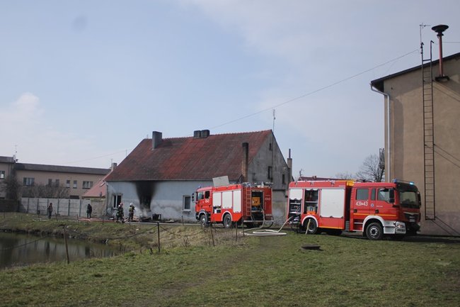 Pożar mieszkania w Pogorzeli - zdjęcia