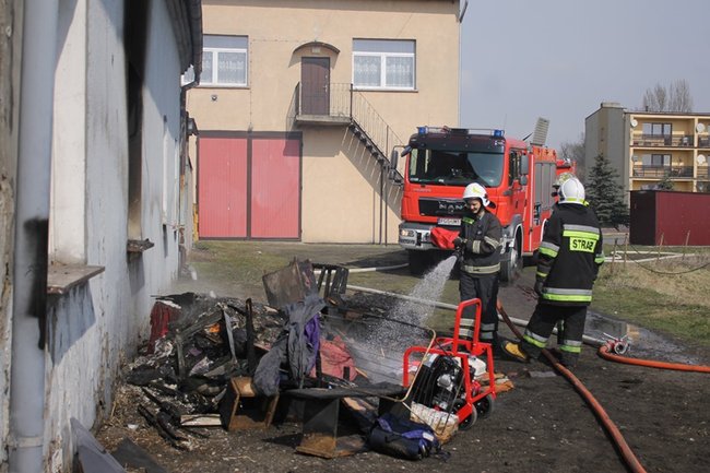 Pożar mieszkania w Pogorzeli - zdjęcia