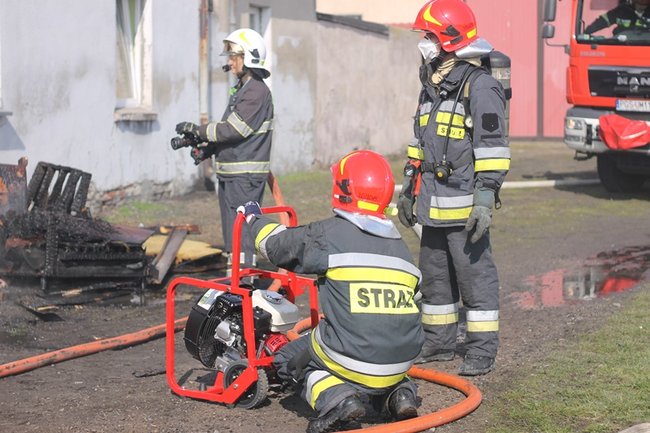 Pożar mieszkania w Pogorzeli - zdjęcia