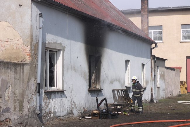 Pożar mieszkania w Pogorzeli - zdjęcia