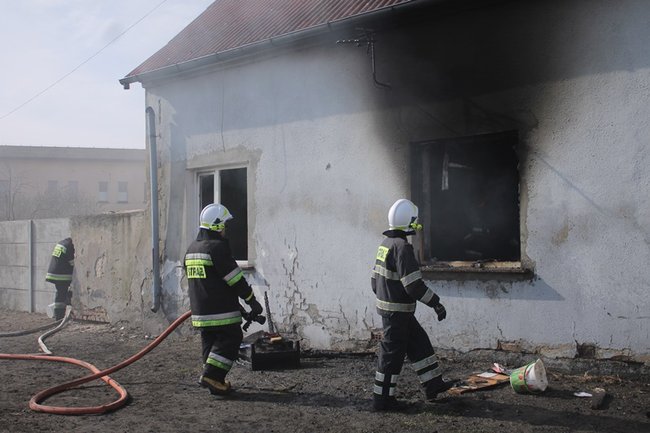 Pożar mieszkania w Pogorzeli - zdjęcia