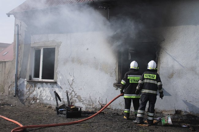 Pożar mieszkania w Pogorzeli - zdjęcia