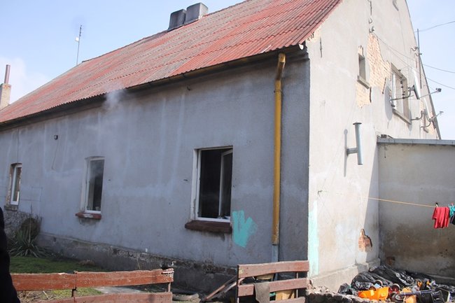 Pożar mieszkania w Pogorzeli - zdjęcia