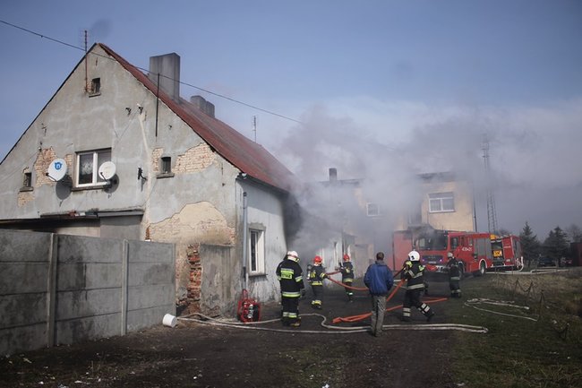 Pożar mieszkania w Pogorzeli - zdjęcia