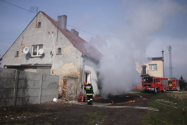 Pożar mieszkania w Pogorzeli - zdjęcia