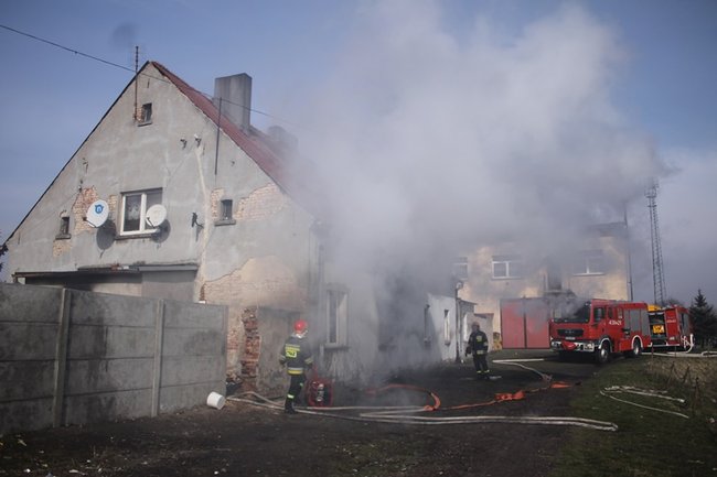 Pożar mieszkania w Pogorzeli - zdjęcia