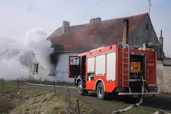 Pożar mieszkania w Pogorzeli - zdjęcia
