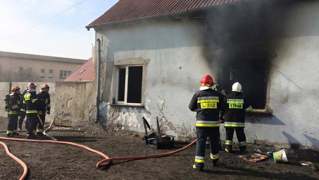 Pożar mieszkania w Pogorzeli - zdjęcia