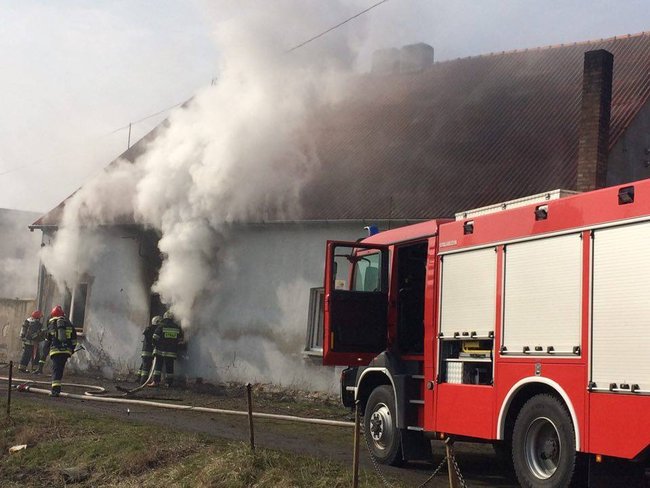 Pożar mieszkania w Pogorzeli - zdjęcia