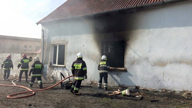 Pożar mieszkania w Pogorzeli - zdjęcia
