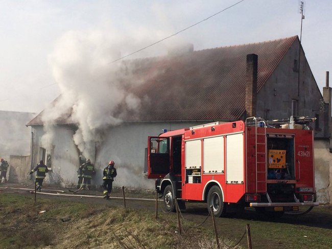 Pożar mieszkania w Pogorzeli - zdjęcia