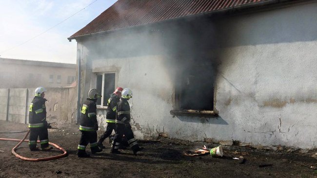 Pożar mieszkania w Pogorzeli - zdjęcia