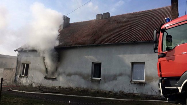 Pożar mieszkania w Pogorzeli - zdjęcia