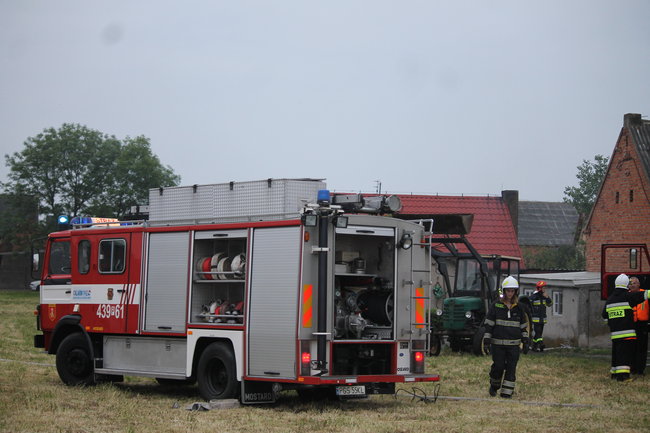 Dwa auta spłonęły w garażu