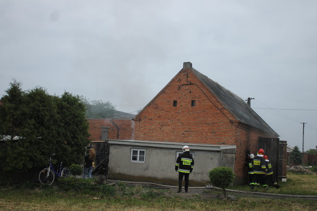 Dwa auta spłonęły w garażu